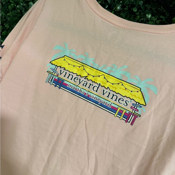 WOMENS NEW 💗 SMALL VINEYARD VJNES PINK TIKI MARTHA’s VINEYARD SHIRT TEE SURF - Picture 1 of 6
